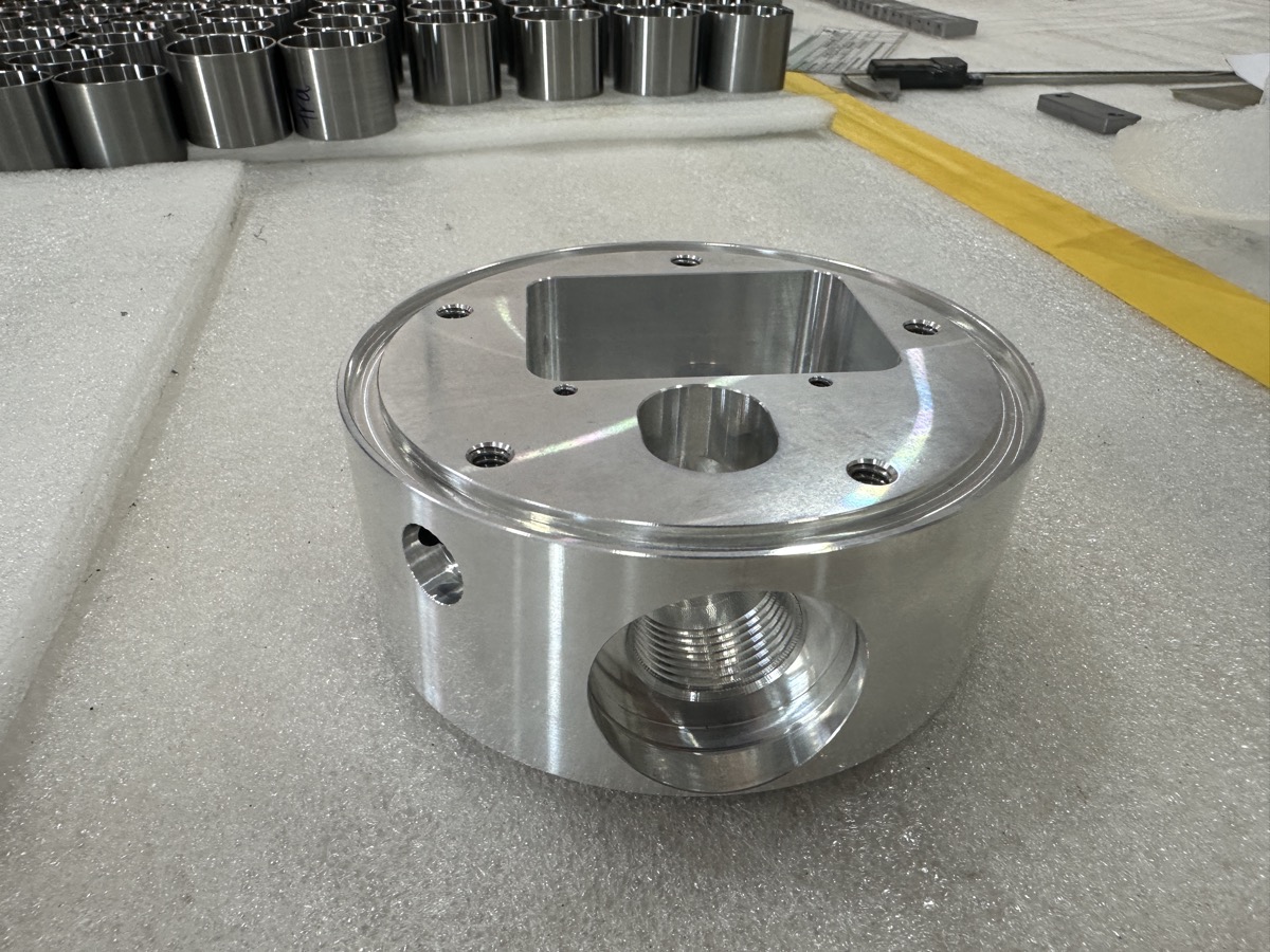 Al 6061 multi-port hub body turn-mill cross-threaded