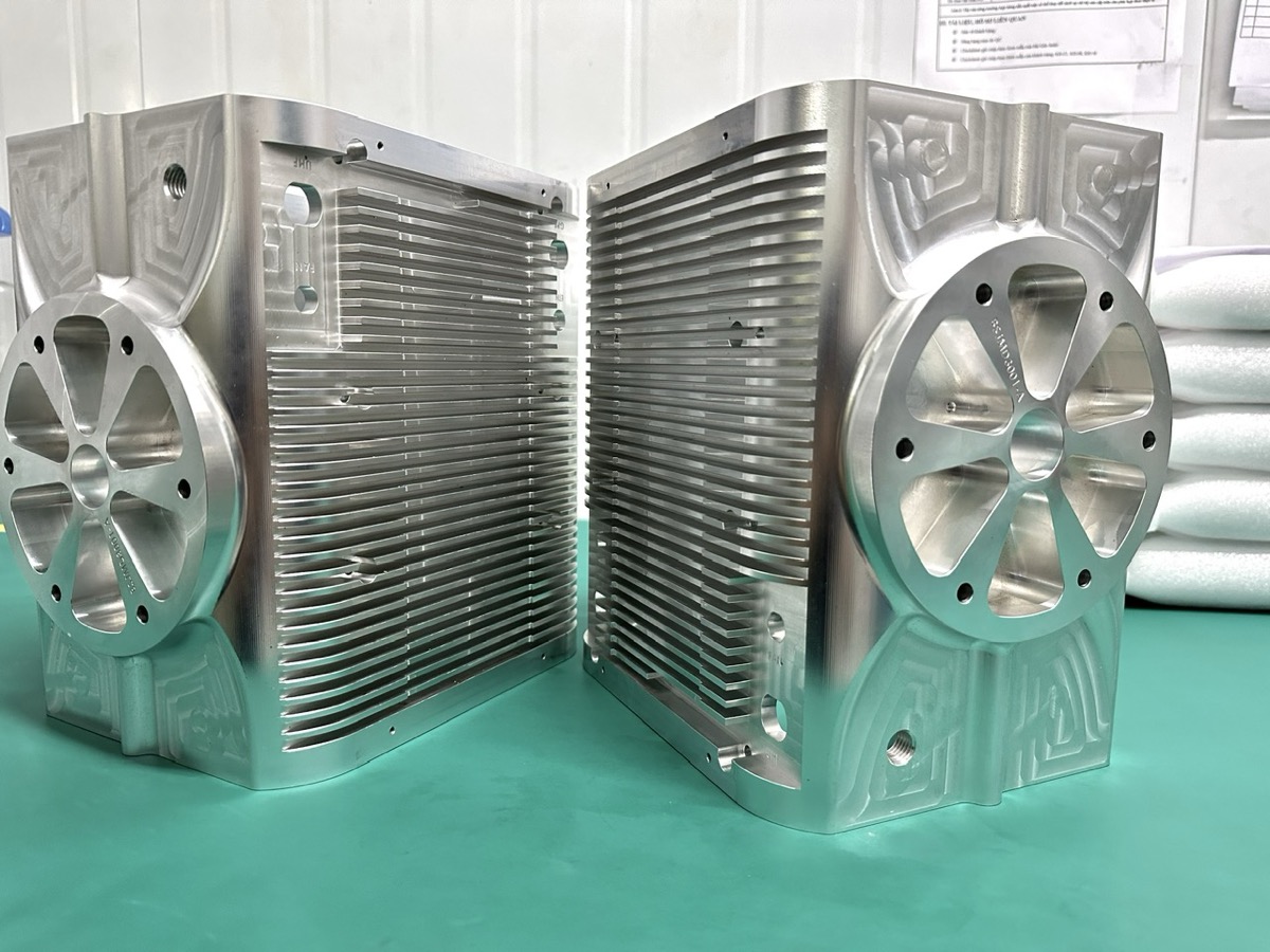 Al 6061 motor end-cap housing 5-axis fin array complex