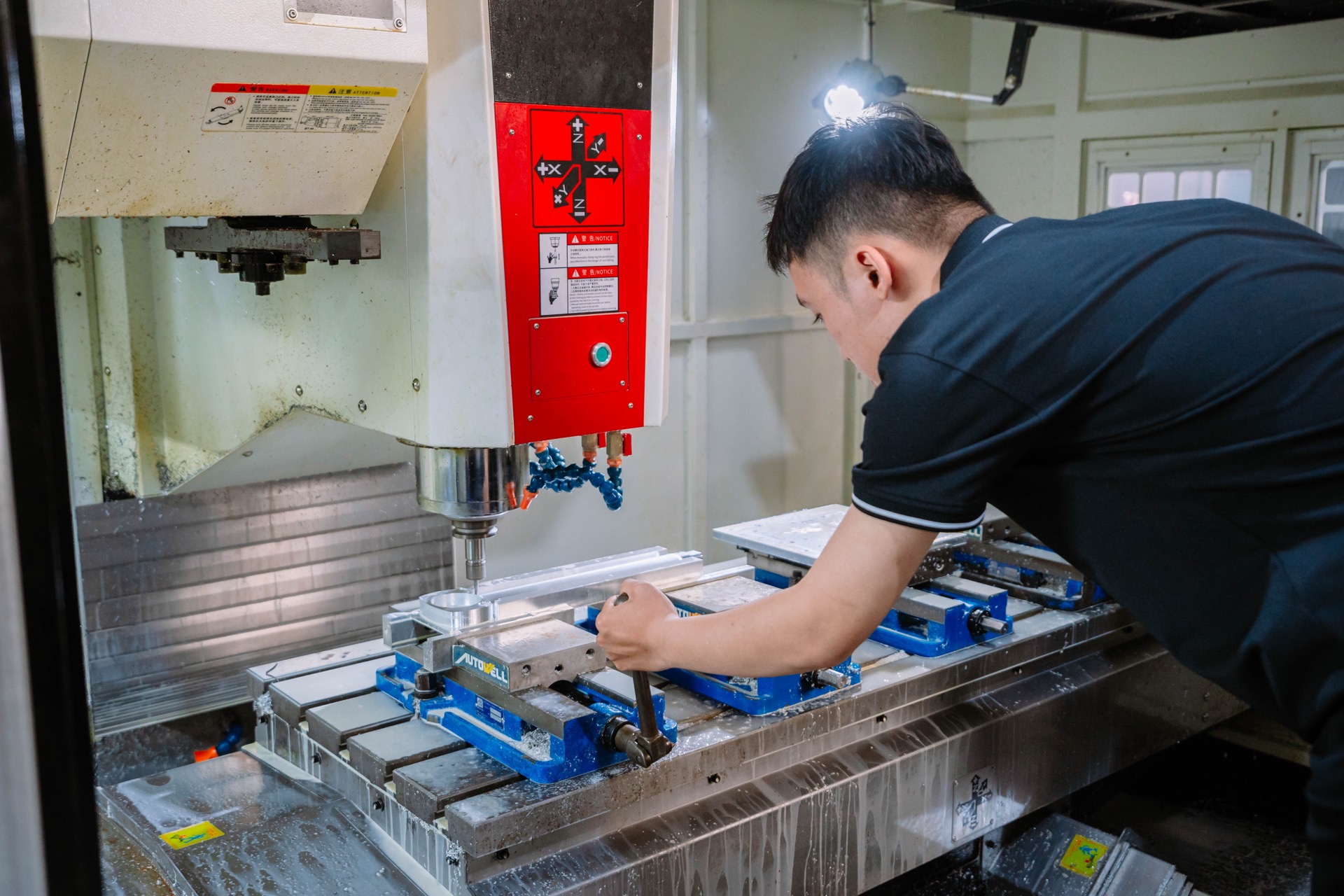 Multi-vise fixturing for CNC batch production